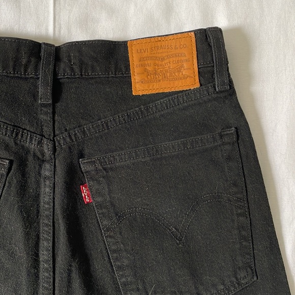 Levi’s Ribcage Short - Picture 4 of 4